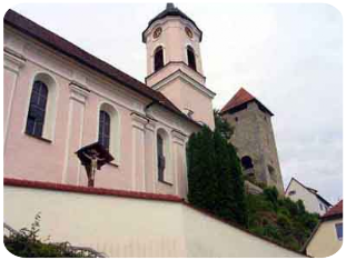 Rechtenstein mit Kirche St. Georg und Burgruine