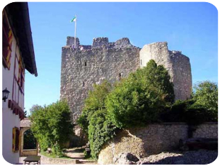Aussichtsturm der Burg Derneck
